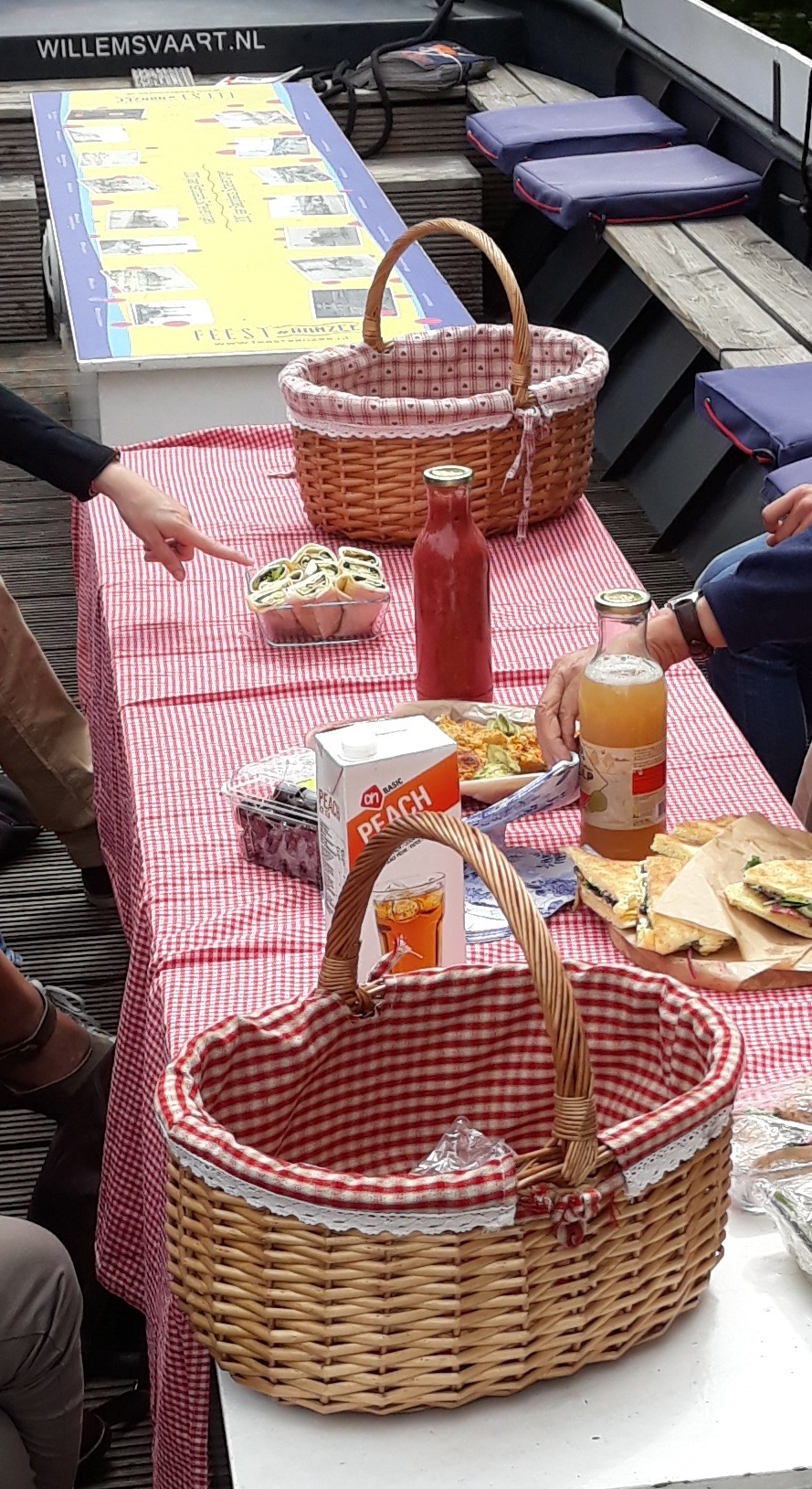 Borrel & Lunch