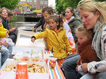 24 tot 30 personen